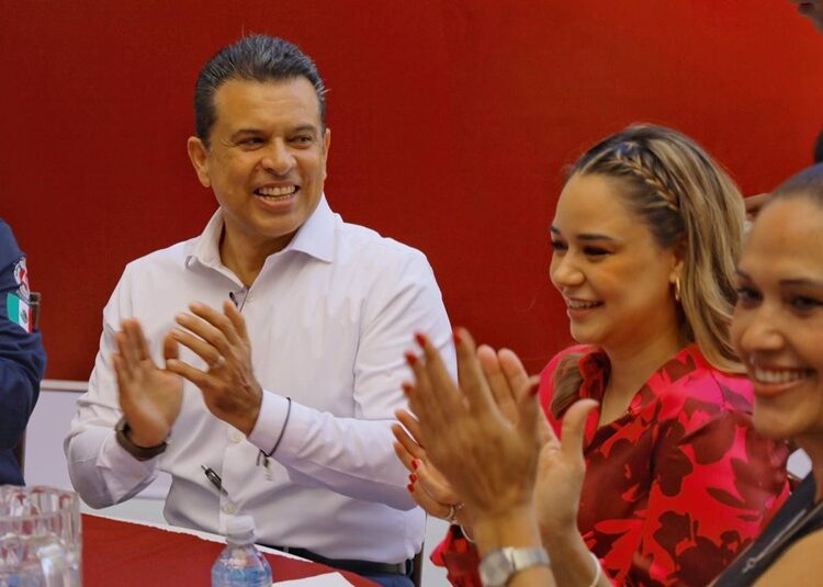 Reconoce y celebra Eduardo Gattás a personal del H. Cuerpo de Bomberos