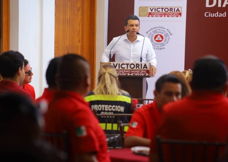 Reconoce y celebra Eduardo Gattás a personal del H. Cuerpo de Bomberos