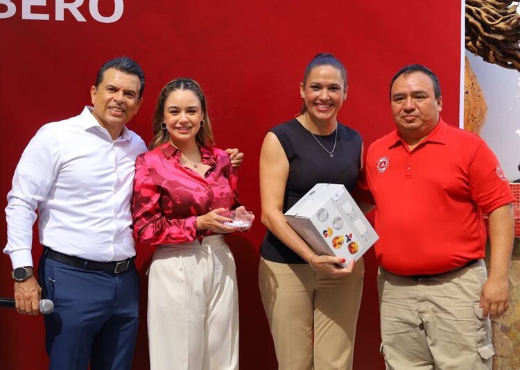 Reconoce y celebra Eduardo Gattás a personal del H. Cuerpo de Bomberos