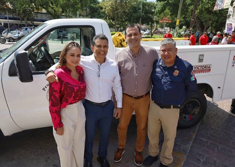 Reconoce y celebra Eduardo Gattás a personal del H. Cuerpo de Bomberos