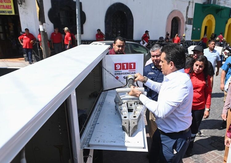 Reconoce y celebra Eduardo Gattás a personal del H. Cuerpo de Bomberos
