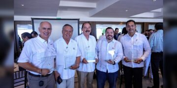 Reconocen a graduados del primer Programa de Desarrollo de Proveedores Blue Wave en Tamaulipas