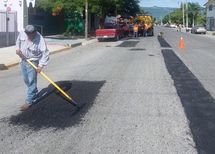 Rehabilita Municipio 33 mil m2 más de asfalto en calles y caminos ejidales