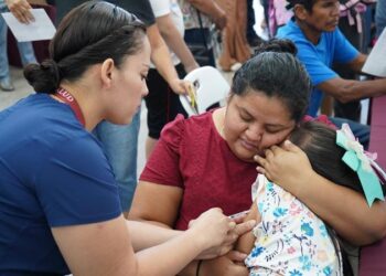 Responden familias a campaña de vacunación del Sistema DIF y Jurisdicción Sanitaria 5