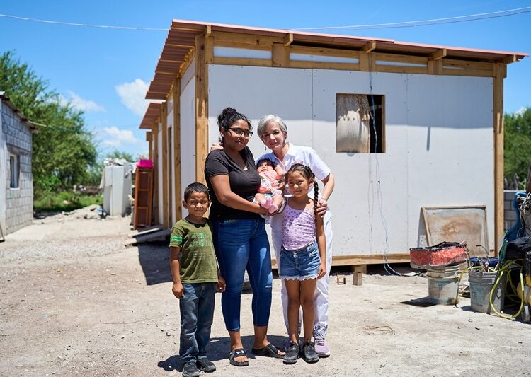 Respaldan DIF y SEBIEN afectados por tormenta Alberto