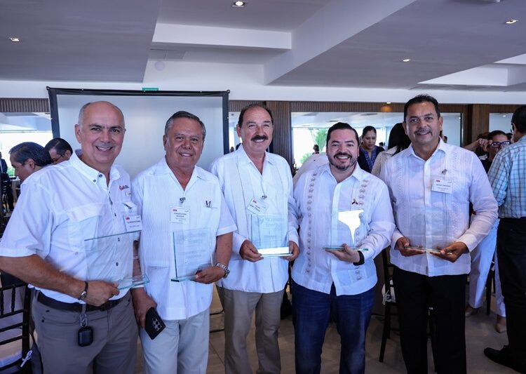 Reconocen a graduados del primer Programa de Desarrollo de Proveedores Blue Wave en Tamaulipas