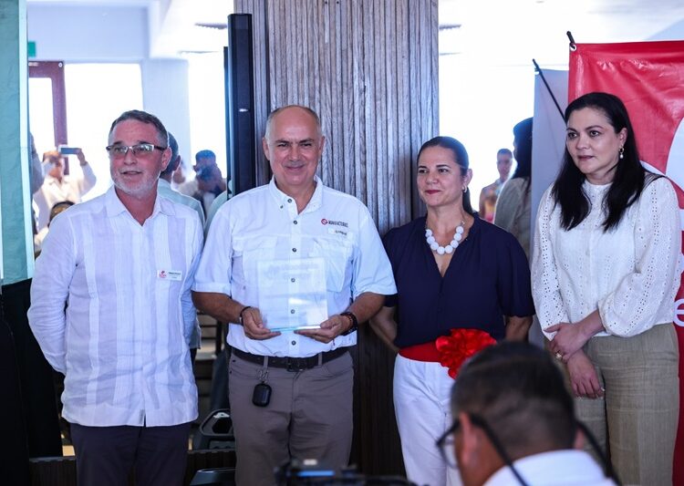 Reconocen a graduados del primer Programa de Desarrollo de Proveedores Blue Wave en Tamaulipas