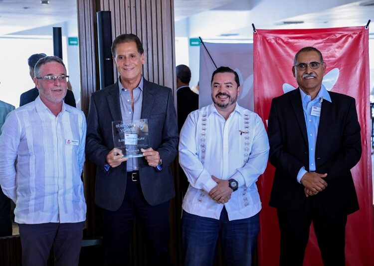 Reconocen a graduados del primer Programa de Desarrollo de Proveedores Blue Wave en Tamaulipas