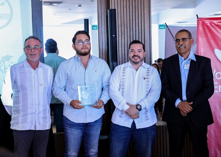 Reconocen a graduados del primer Programa de Desarrollo de Proveedores Blue Wave en Tamaulipas