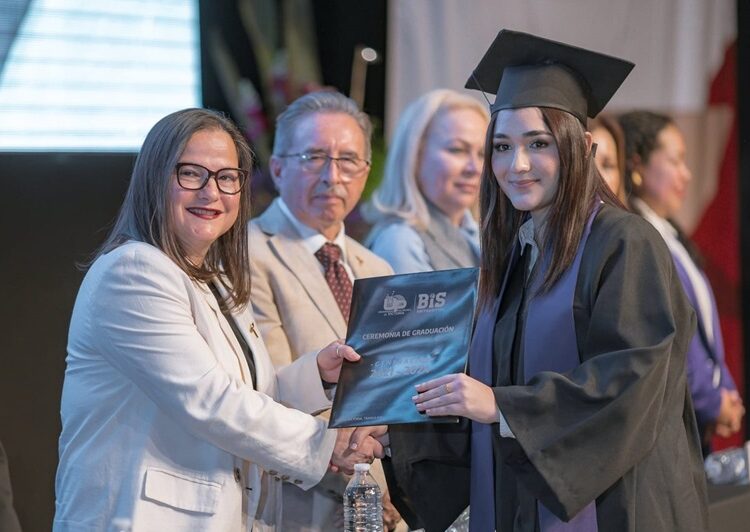 Tiene Tamaulipas nuevos licenciados e ingenieros egresados de la UP de Victoria