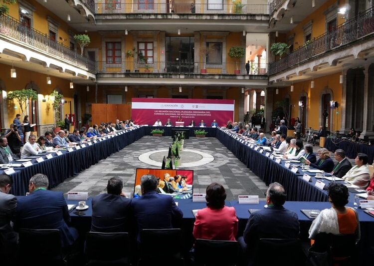 Asiste Lucía Aimé Castillo Pastor a la reunión nacional del Conaedu