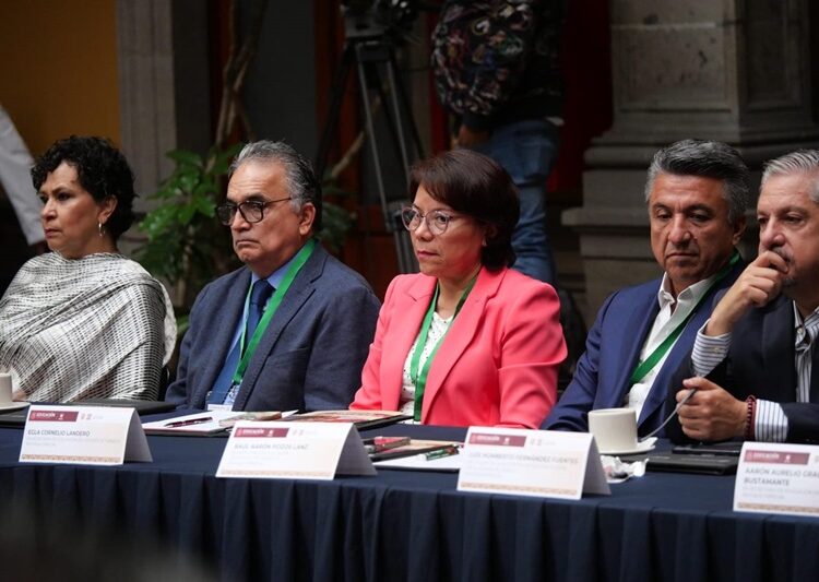 Asiste Lucía Aimé Castillo Pastor a la reunión nacional del Conaedu