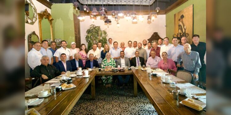 Se reúne Adriana Lozano con la Unión de Comerciantes y Empresarios del Noreste