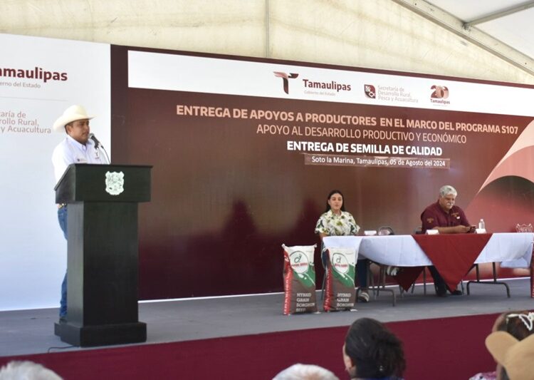 Reciben productores agrícolas de Soto la Marina semilla de sorgo y maíz