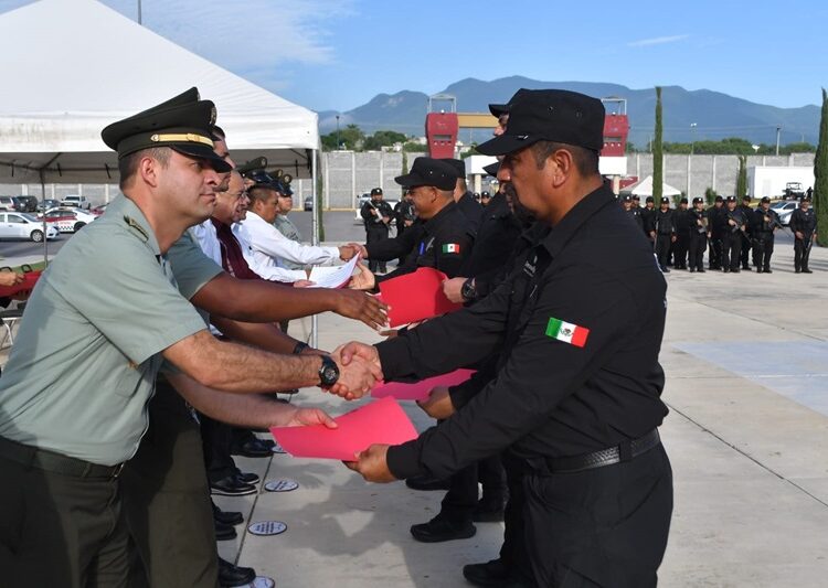 Entrega SSPT constancias a egresados del Curso de Análisis y Procesamiento del Lugar de los Hechos