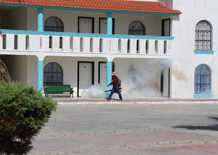 Actualiza Secretaría de Salud al personal médico sobre el dengue