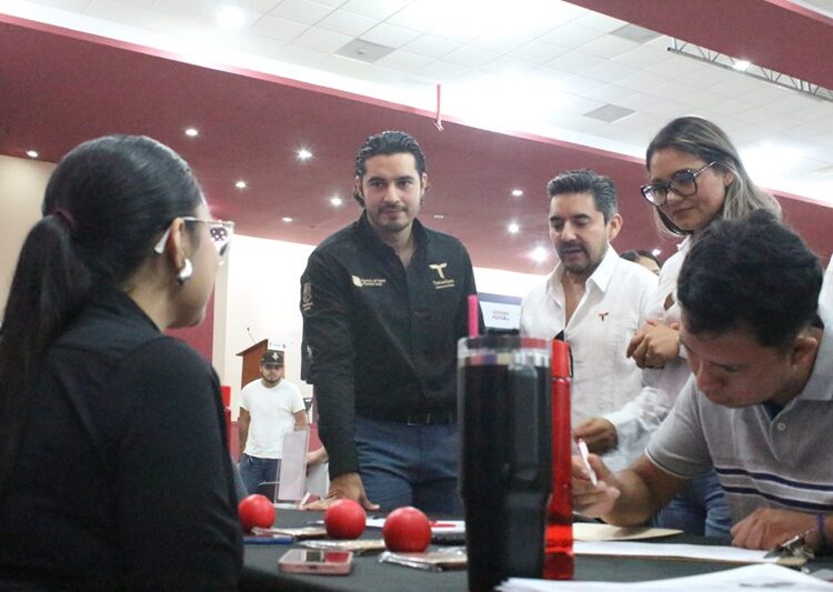 Feria de empleo de la STPS reunió a cientos de jóvenes en Nuevo Laredo