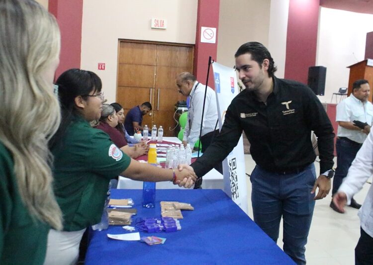 Feria de empleo de la STPS reunió a cientos de jóvenes en Nuevo Laredo