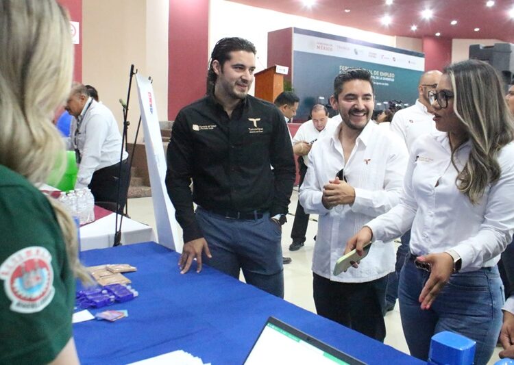 Feria de empleo de la STPS reunió a cientos de jóvenes en Nuevo Laredo