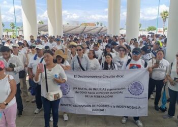 Se manifiestan empleados del Poder Judicial ante Congreso de Tamaulipas