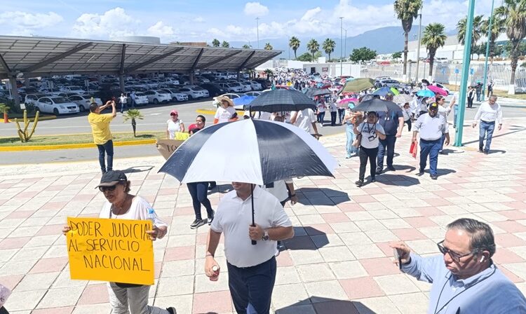 Se manifiestan empleados del Poder Judicial ante Congreso de Tamaulipas
