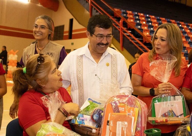 Suma la UAT esfuerzos para apoyar con útiles escolares a estudiantes del sector rural