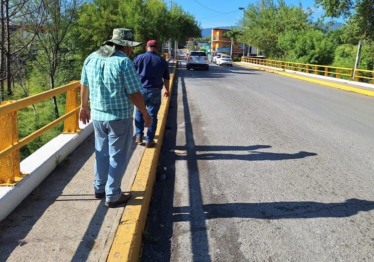 Supervisa Obras Públicas estructura de puentes viales de boulevares de la ciudad
