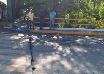 Supervisa Obras Públicas estructura de puentes viales de boulevares de la ciudad
