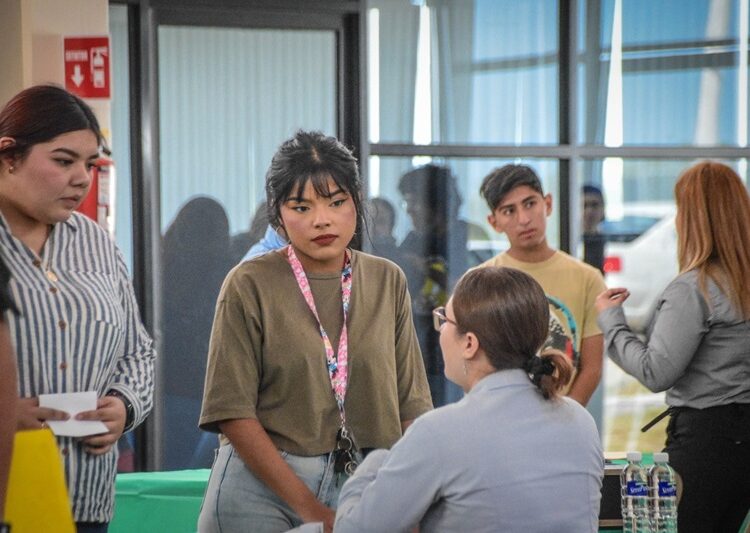 Participan estudiantes de la UT Nuevo Laredo en Feria de Reclutamiento y Estadías 2024