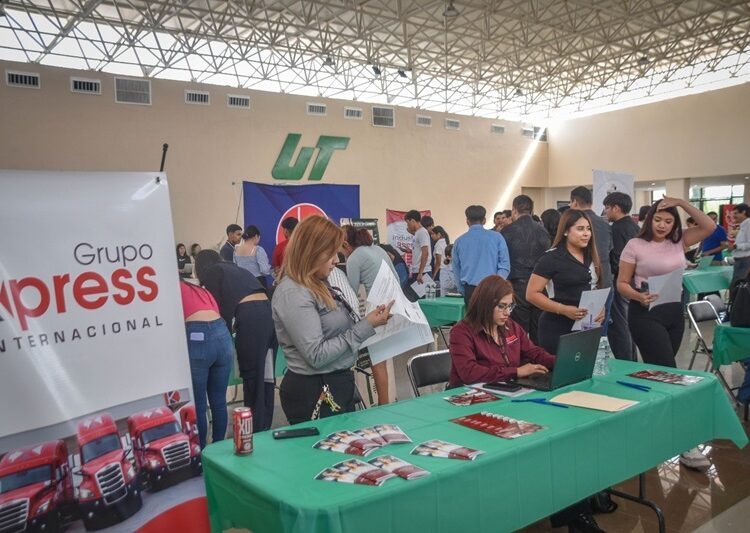 Participan estudiantes de la UT Nuevo Laredo en Feria de Reclutamiento y Estadías 2024