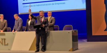 Vocero de Seguridad de Tamaulipas recibe reconocimiento a la excelencia