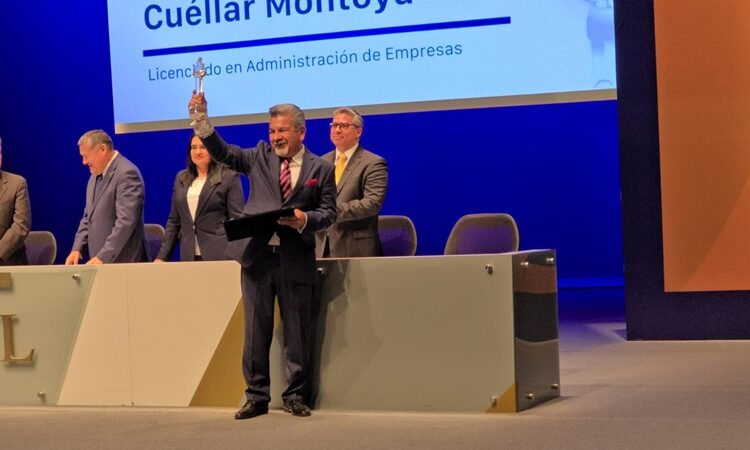 Vocero de Seguridad de Tamaulipas recibe reconocimiento a la excelencia