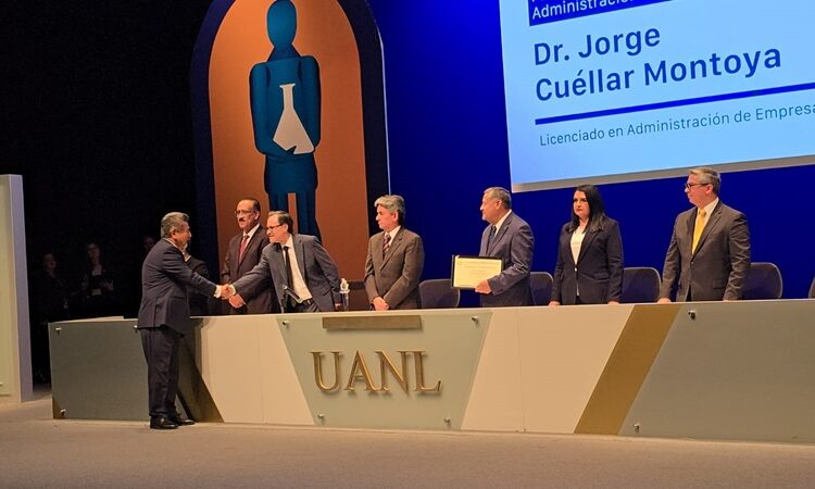 Vocero de Seguridad de Tamaulipas recibe reconocimiento a la excelencia