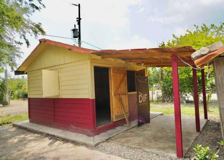 Entrega Rossy Luque vivienda digna en el ejido José Ma. Luis Mora