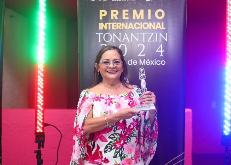 Rossy Luque de Martínez recibe Premio Internacional Tonantzin 2024