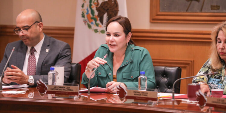 Anuncia Carmen Lilia convocatoria a Beca UNE