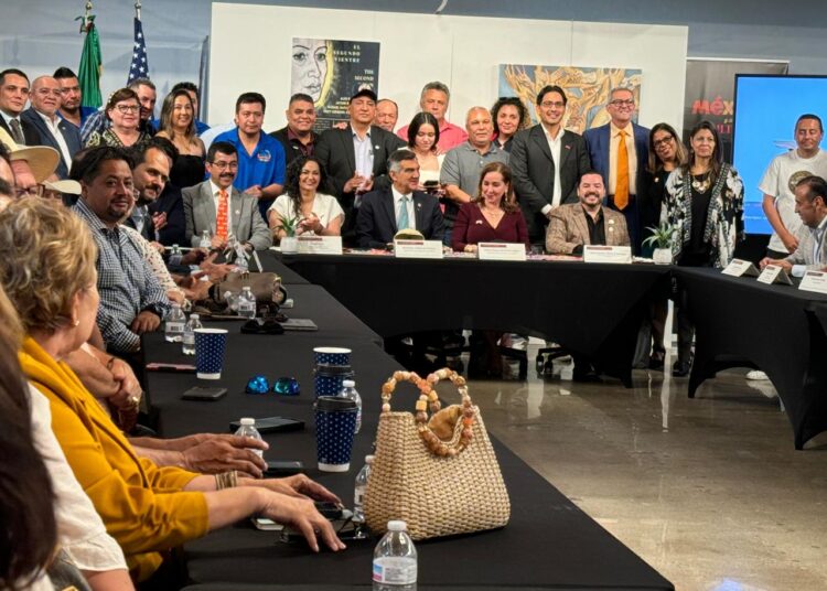 Américo se encuentra con migrantes tamaulipecos en Houston