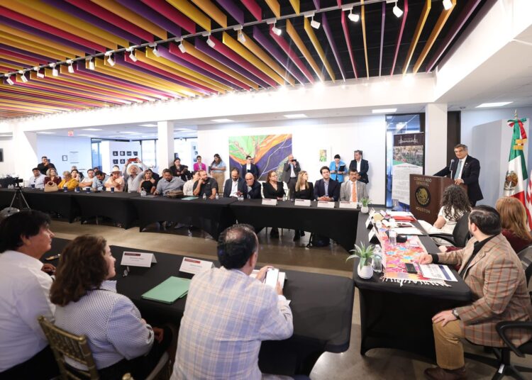 Américo se encuentra con migrantes tamaulipecos en Houston