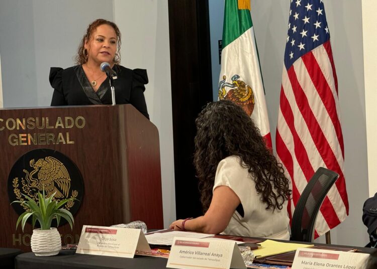 Américo se encuentra con migrantes tamaulipecos en Houston