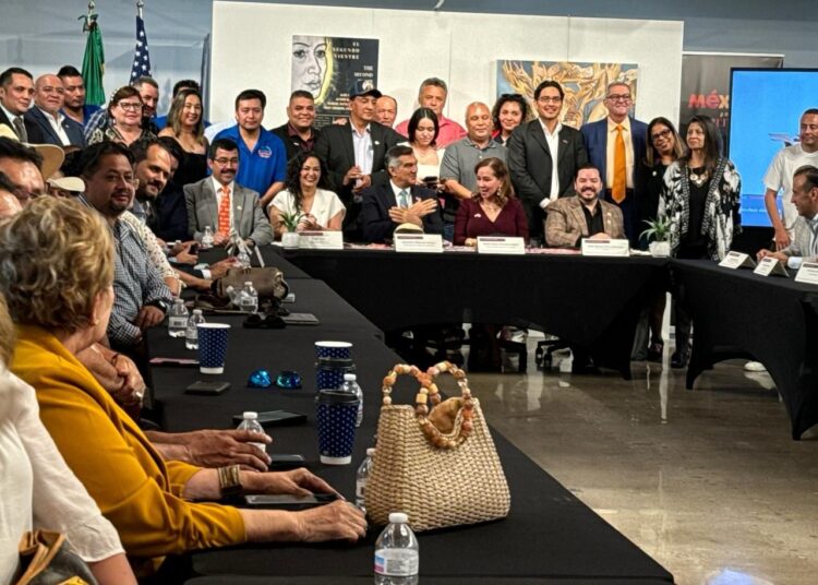 Américo se encuentra con migrantes tamaulipecos en Houston