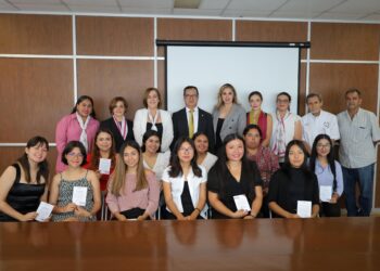 AMPROVIC entrega becas a universitarias victorenses