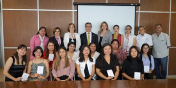 AMPROVIC entrega becas a universitarias victorenses
