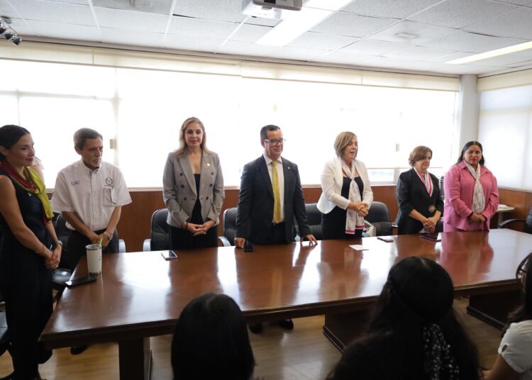 AMPROVIC entrega becas a universitarias victorenses