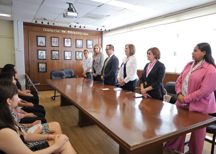 AMPROVIC entrega becas a universitarias victorenses