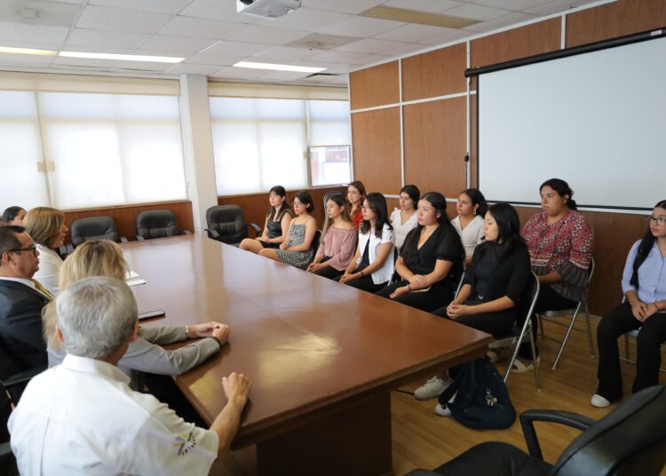 AMPROVIC entrega becas a universitarias victorenses