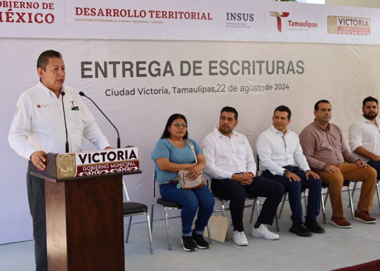Gobierno de Victoria brinda certeza jurídica patrimonial a 50 familias