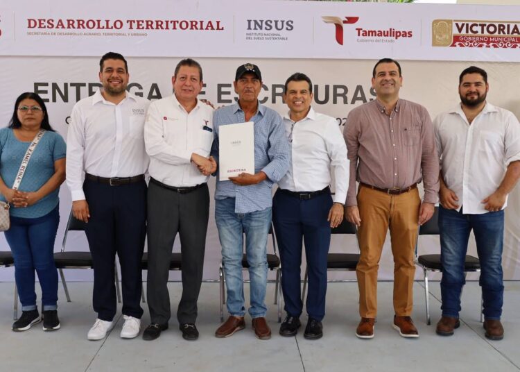 Gobierno de Victoria brinda certeza jurídica patrimonial a 50 familias