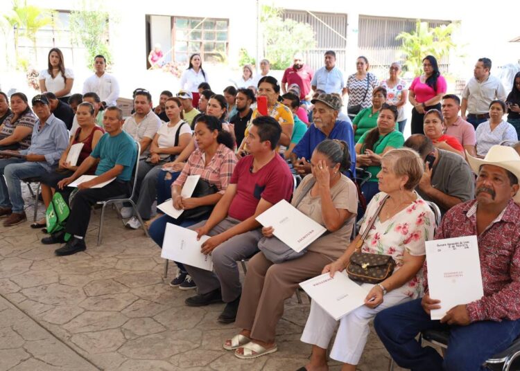 Gobierno de Victoria brinda certeza jurídica patrimonial a 50 familias