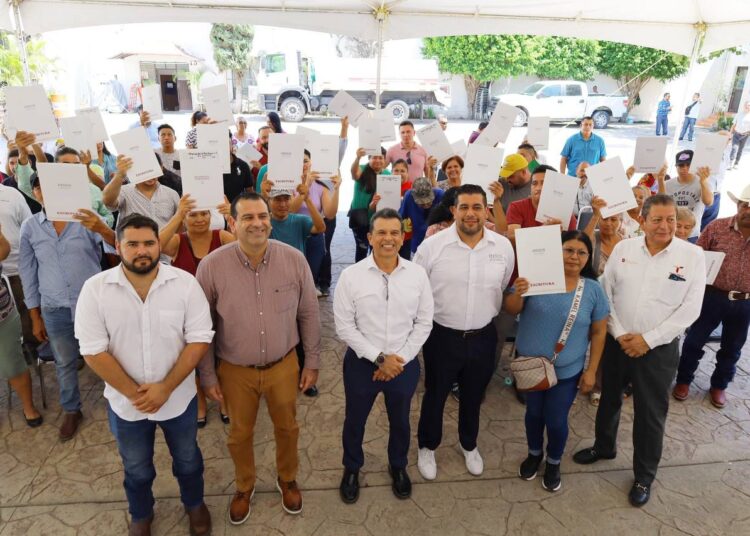 Gobierno de Victoria brinda certeza jurídica patrimonial a 50 familias