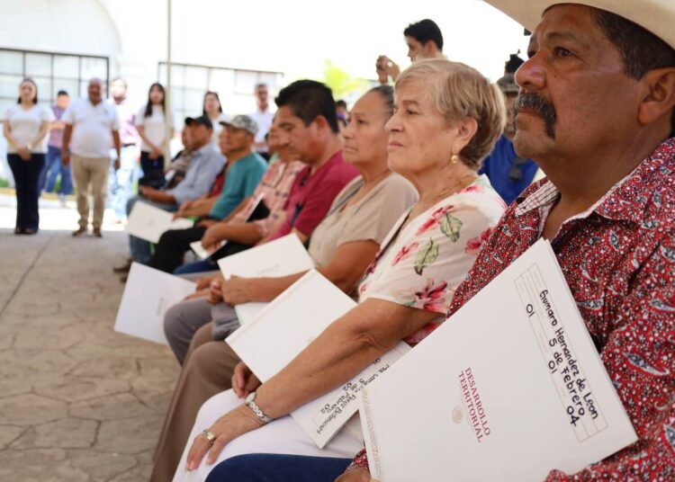 Gobierno de Victoria brinda certeza jurídica patrimonial a 50 familias